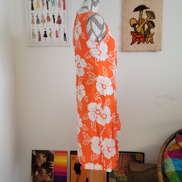 NPC Fashion | 60s Vintage Hawaiian Orange & White Floral Dress - Picture 4 of 8